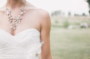 Jaką biżuterię wybrać do sukni ślubnej